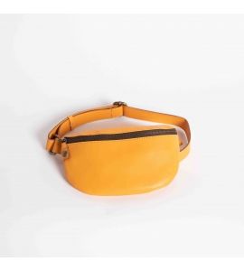 Crossed leather fanny pack.